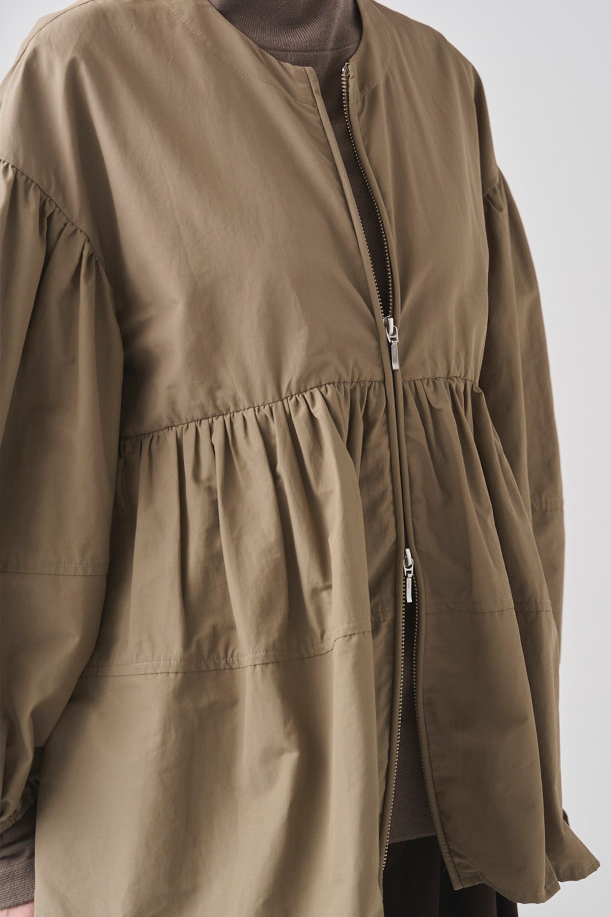 ボリュームスリーブペプラムブルゾン