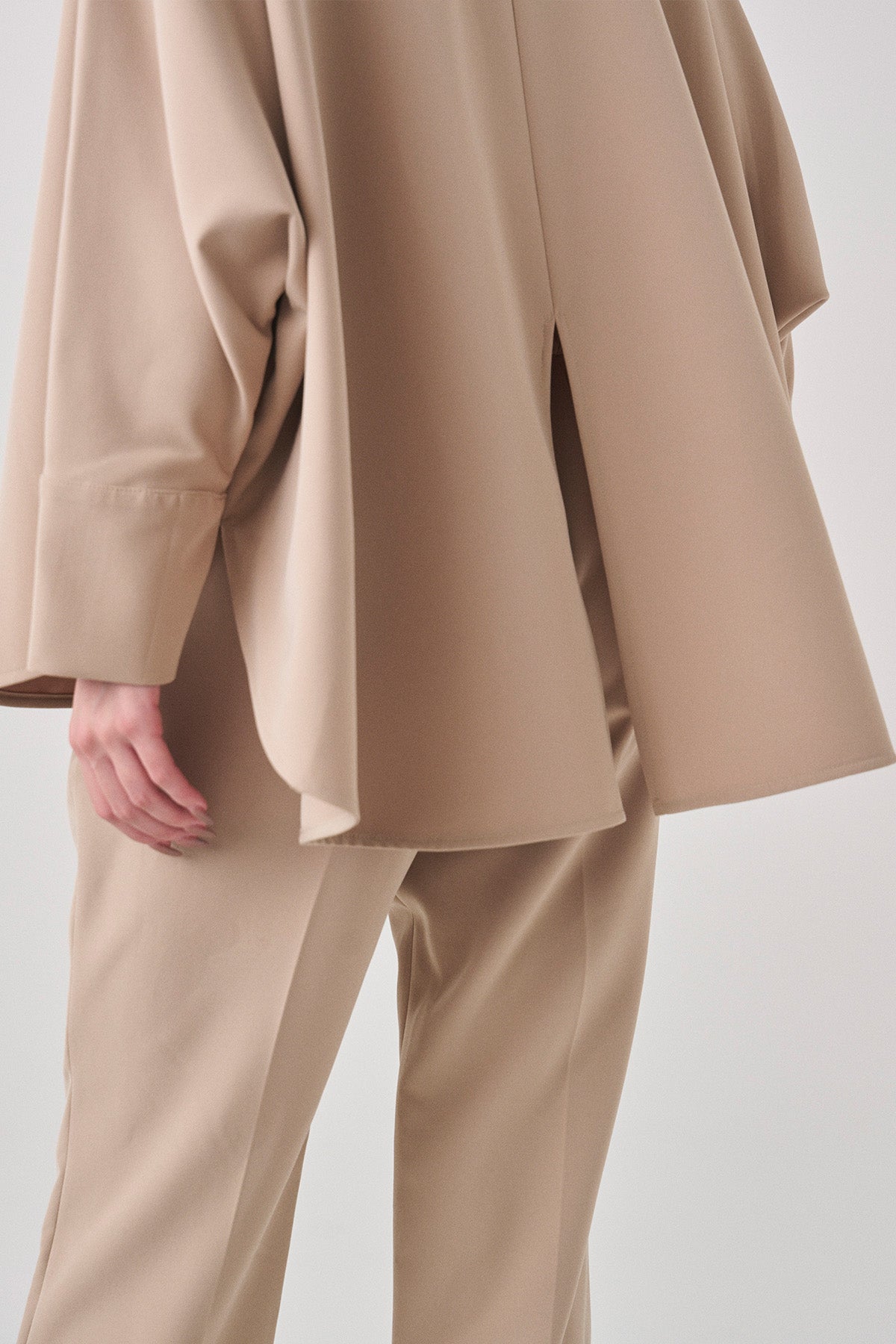 バックスリットドルマンスリーブプルオーバー