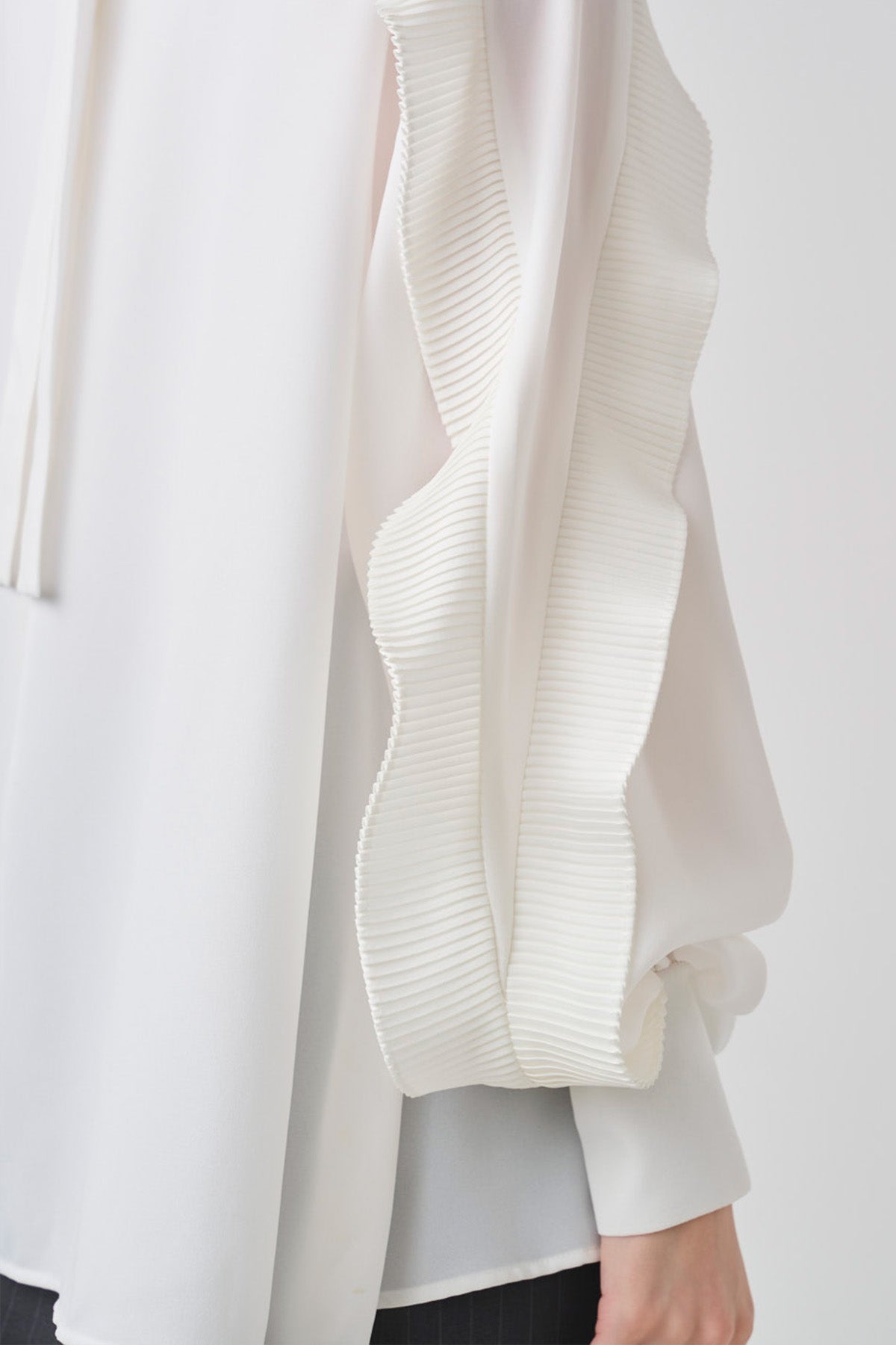 2WAYプリーツデザインスリーブブラウス