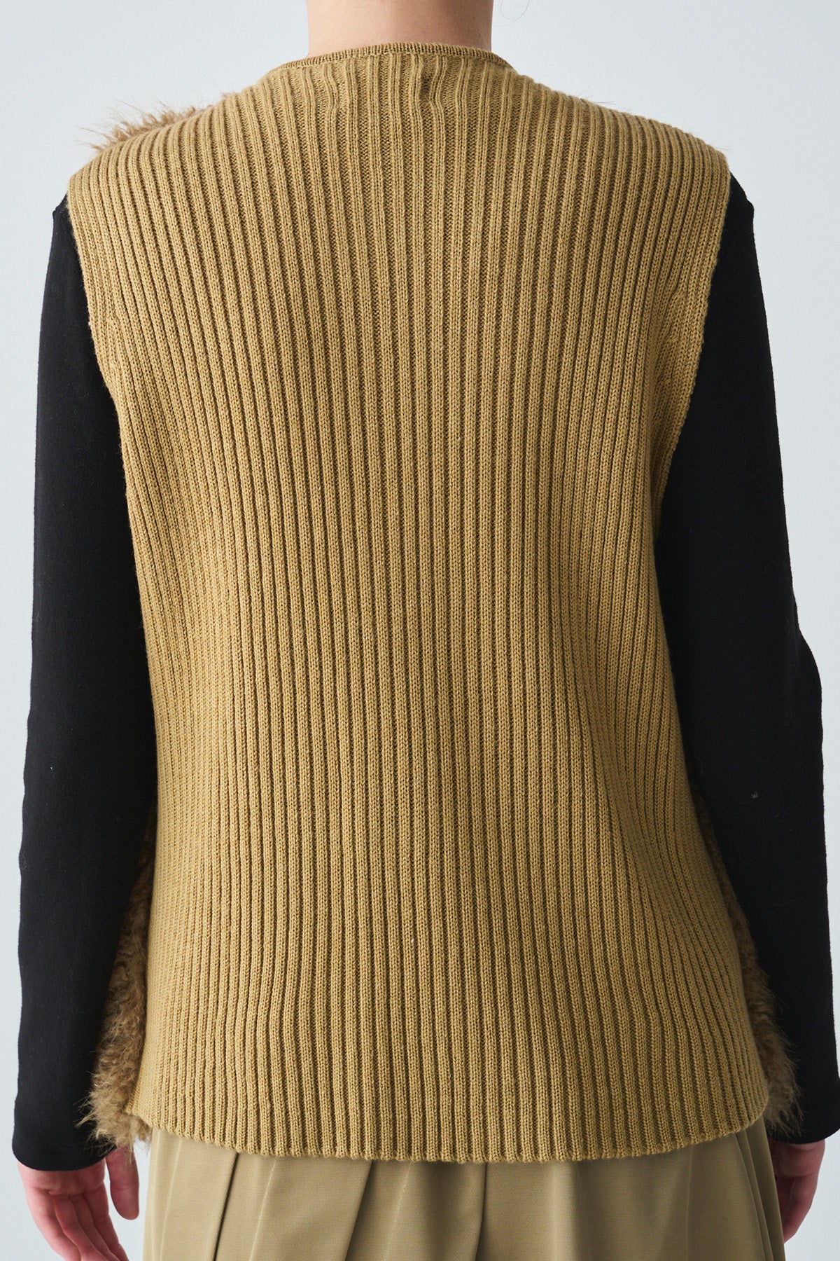 フェイクファーニット切替ジレ