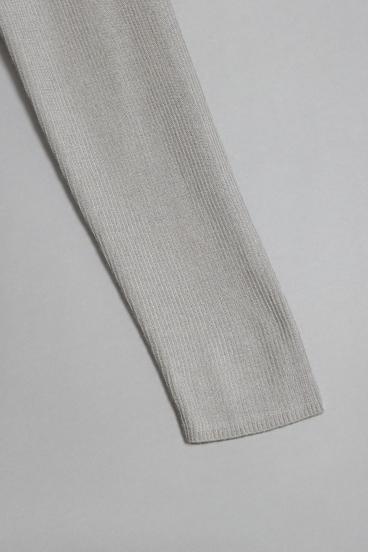 Vネックシルクカシミヤ混ニット