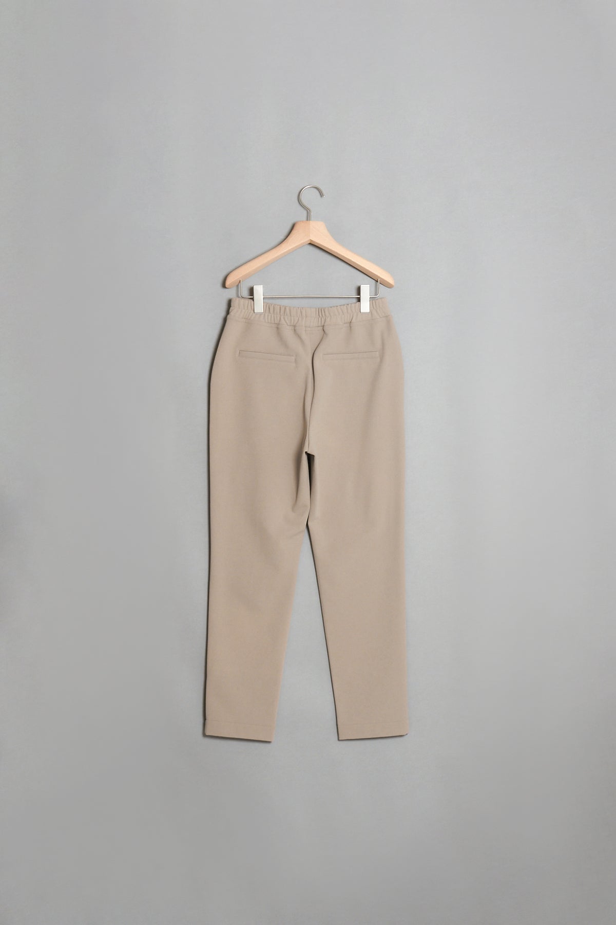 ピンタックテーパードパンツ