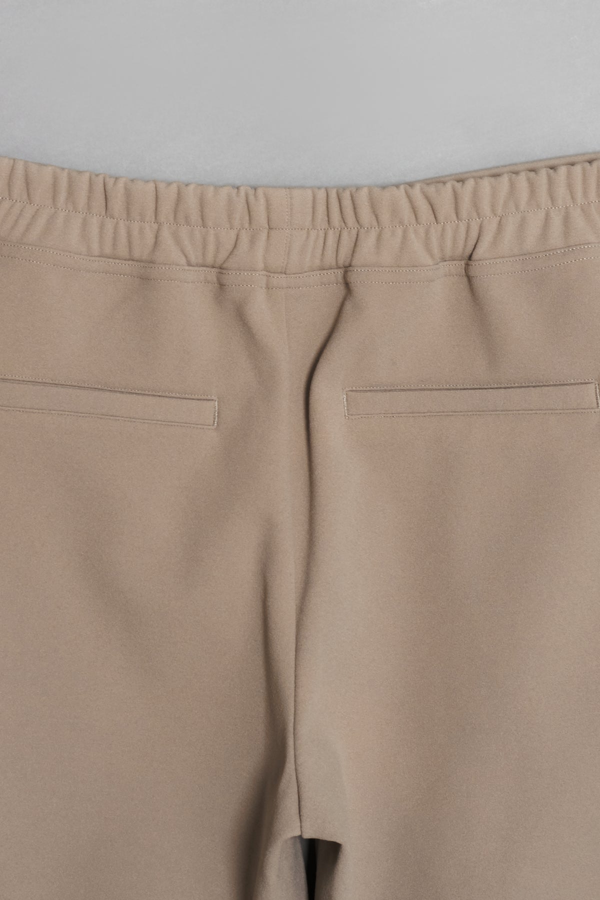 ピンタックテーパードパンツ