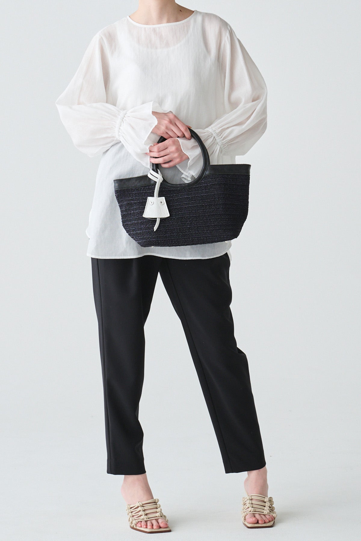 セミシアーギャザーフレアスリーブブラウス