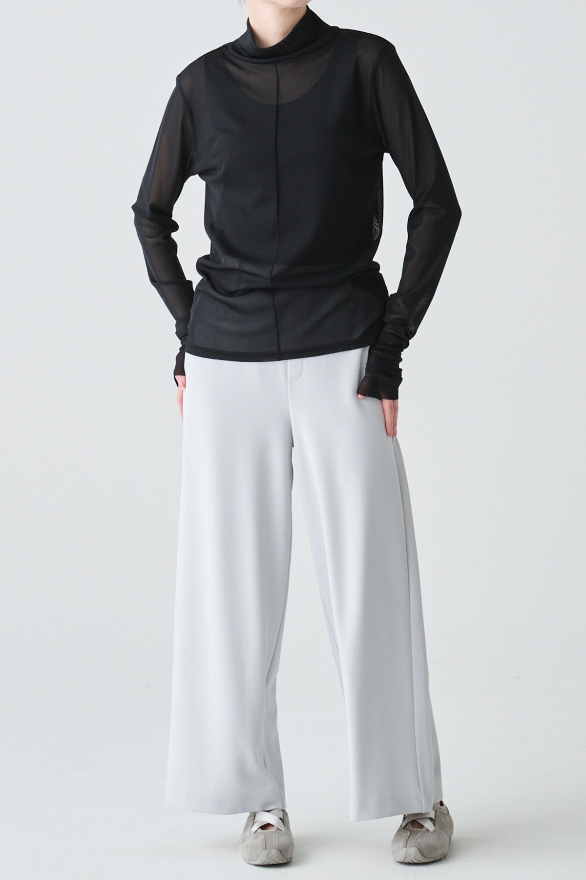 ハイネックメッシュプルオーバー