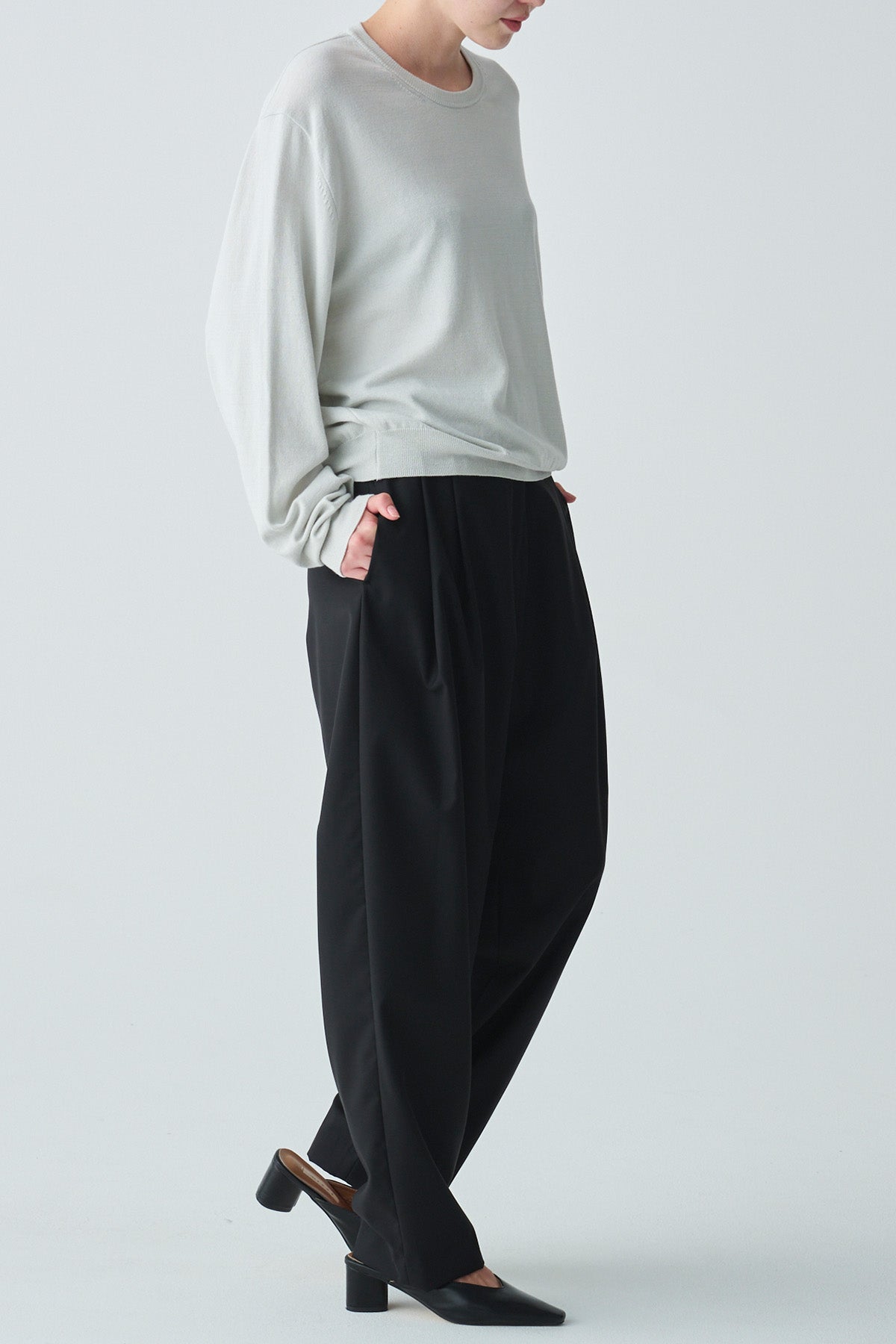 ishi クルーネックベーシックニット