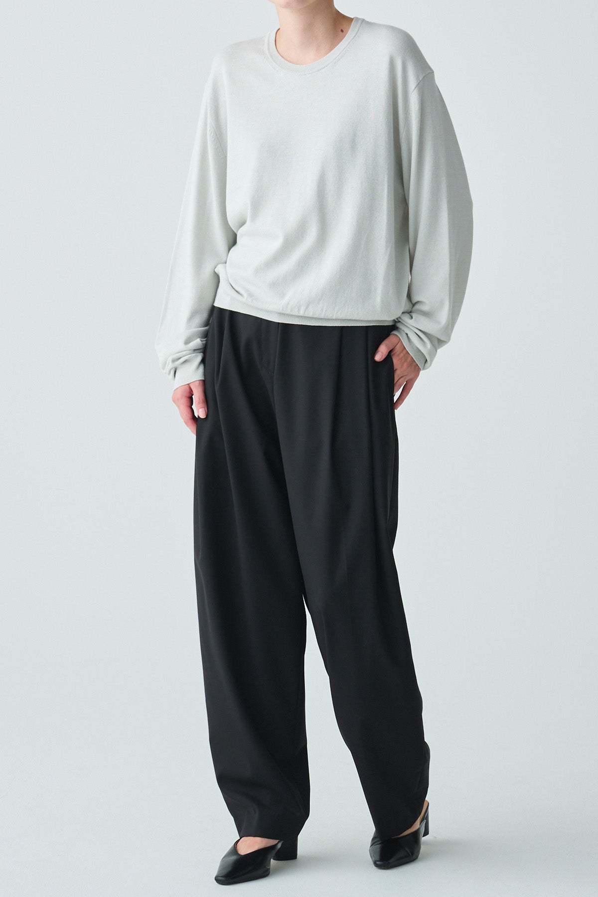 ishi クルーネックベーシックニット