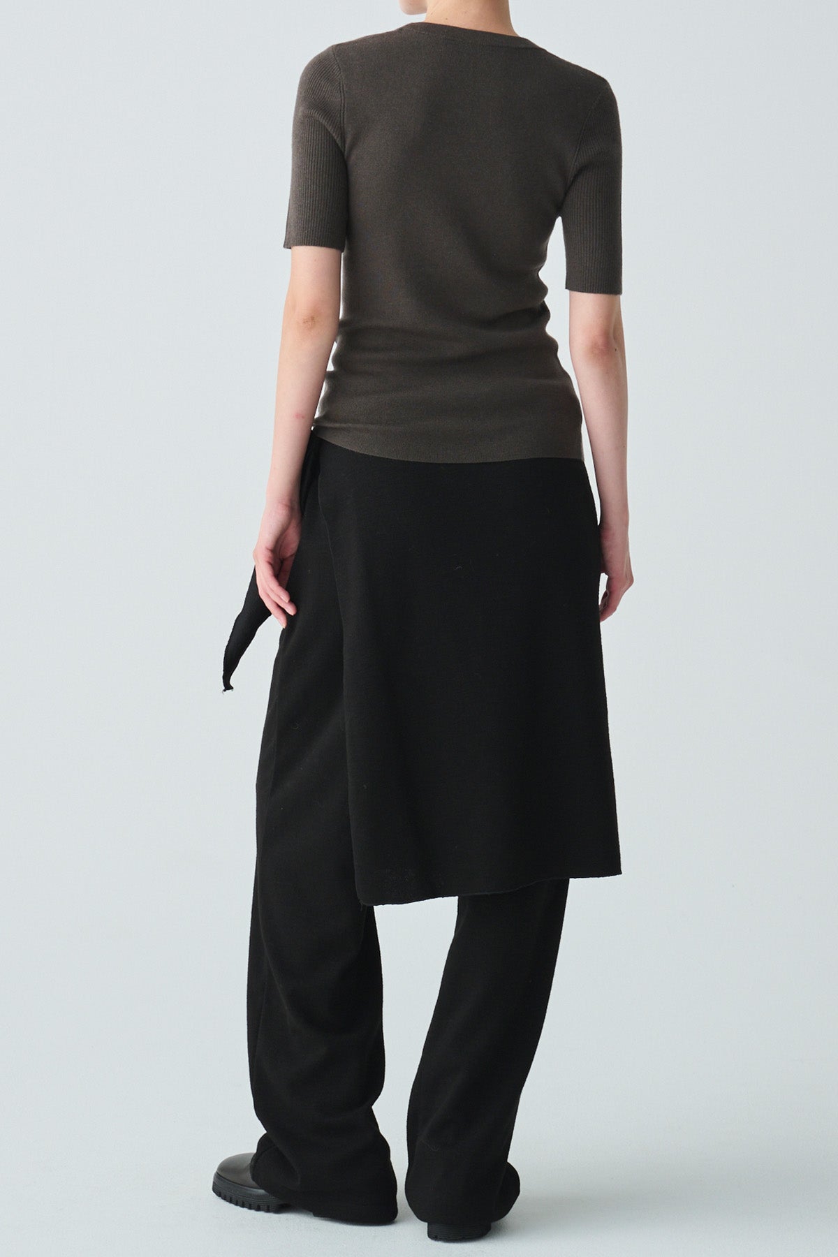 ishi ウール混スクープネックニット