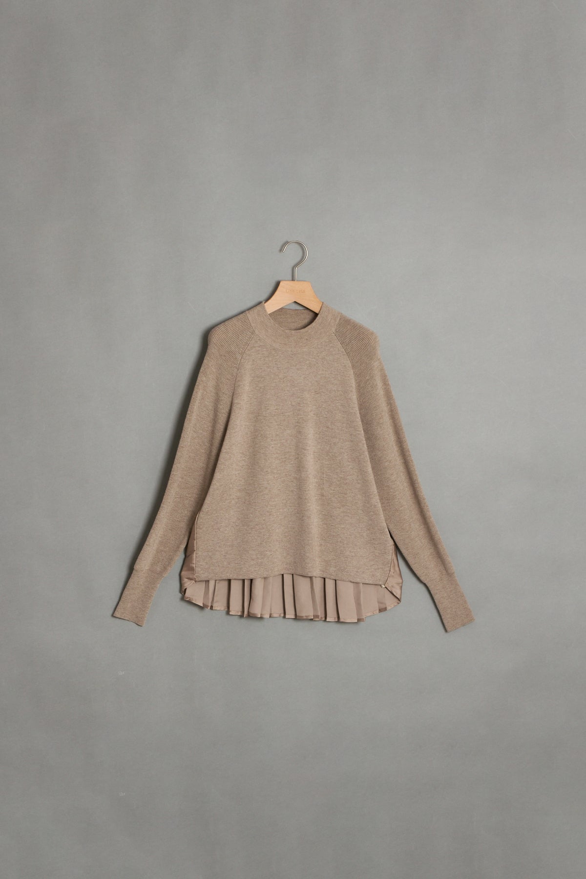 バックプリーツデザインニット