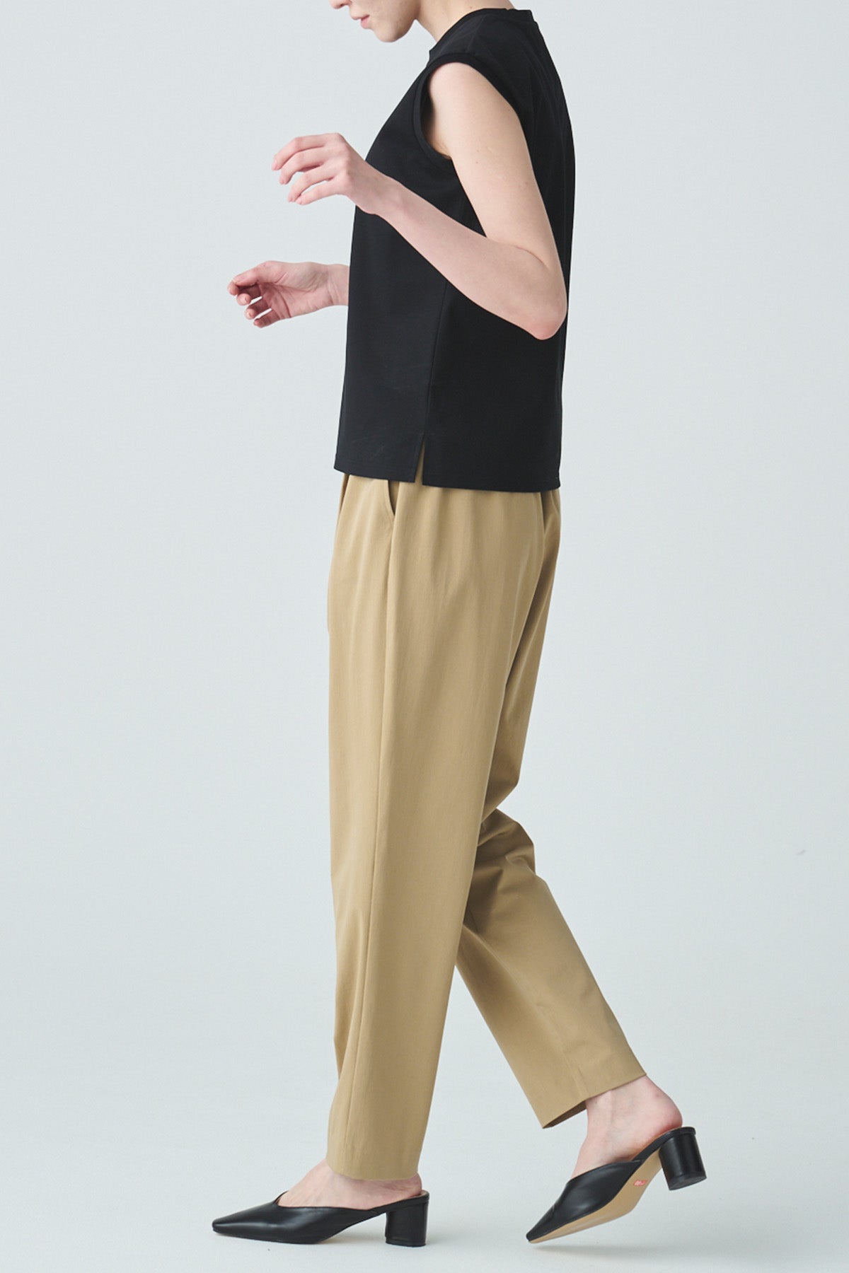 ワンタックハイストレッチテーパードパンツ