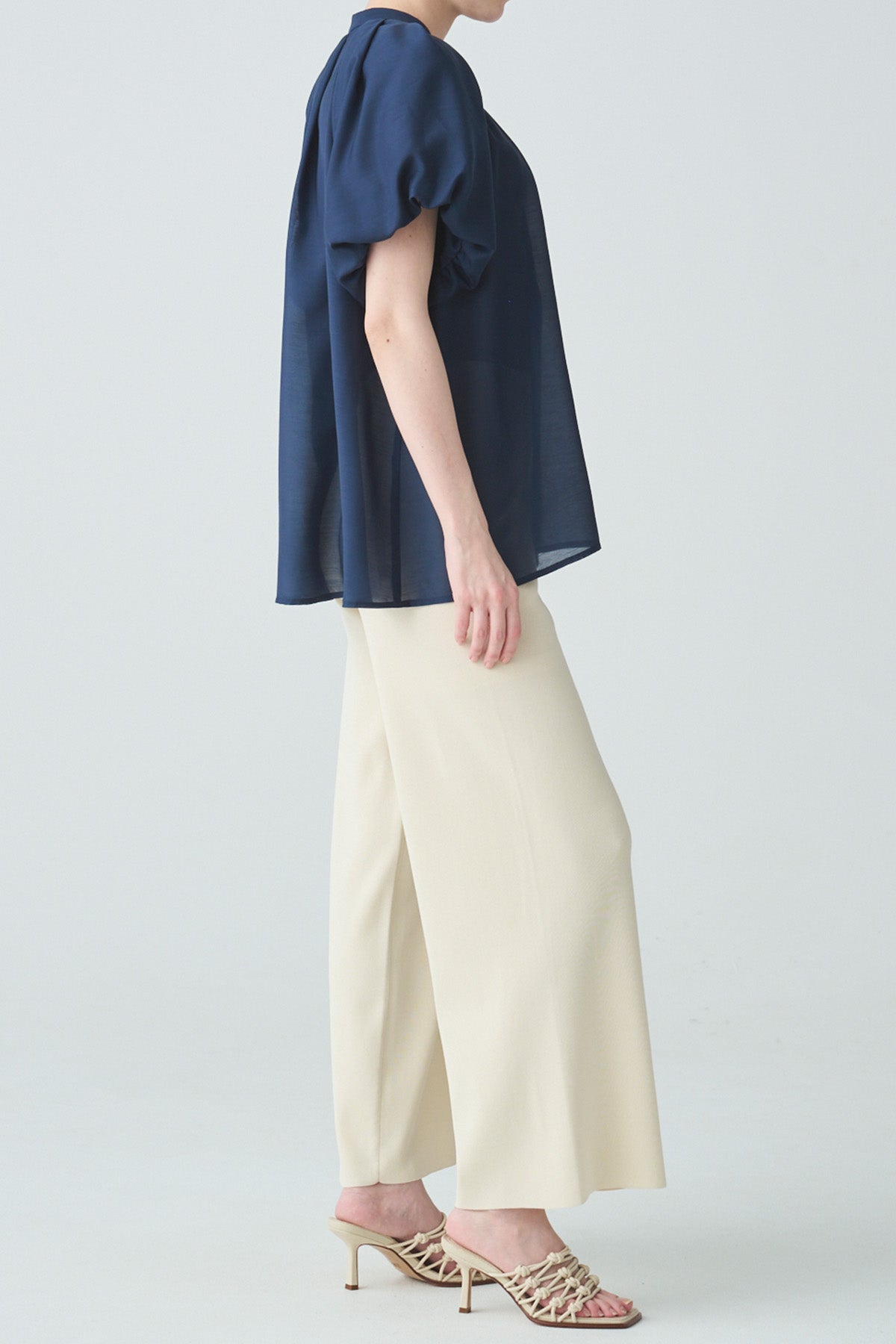 タックデザインボリュームスリーブプルオーバー