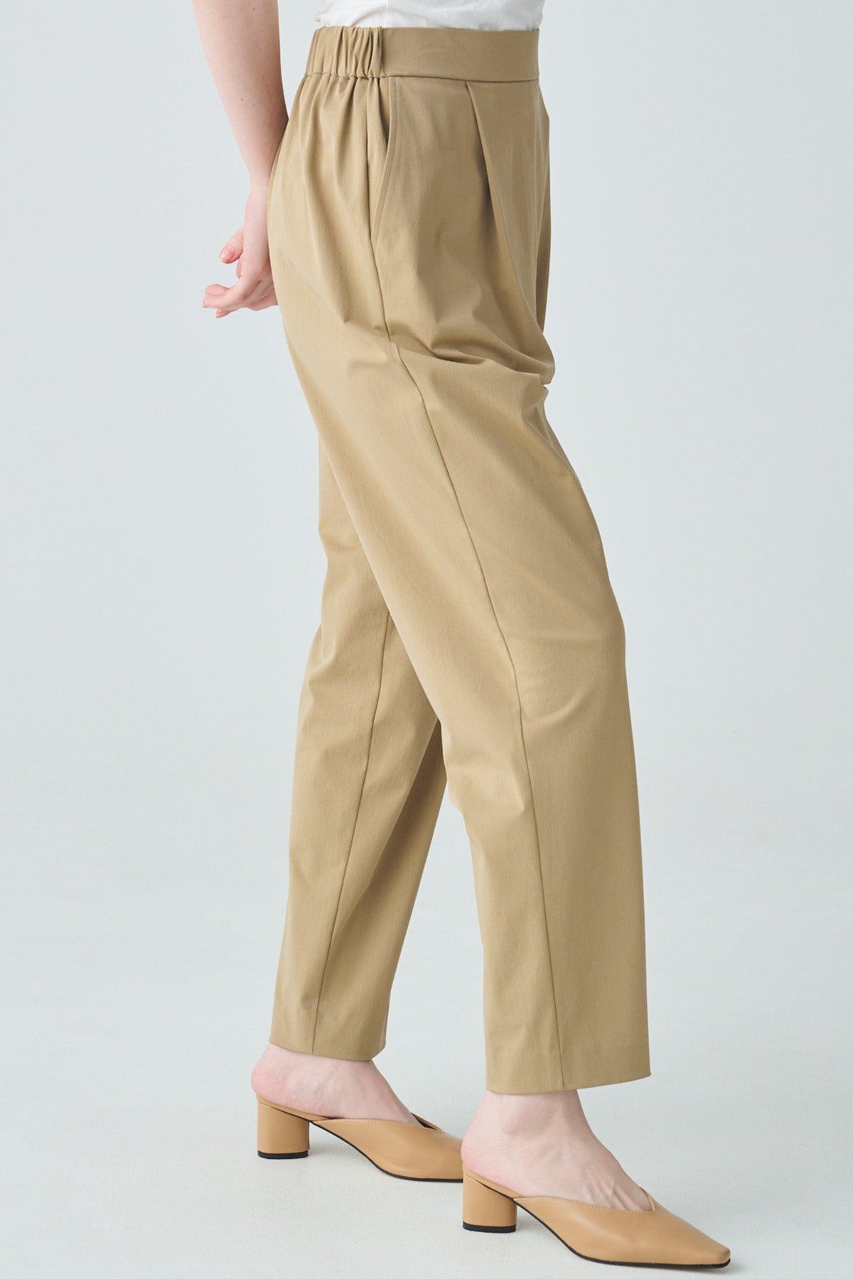 ワンタックハイストレッチテーパードパンツ