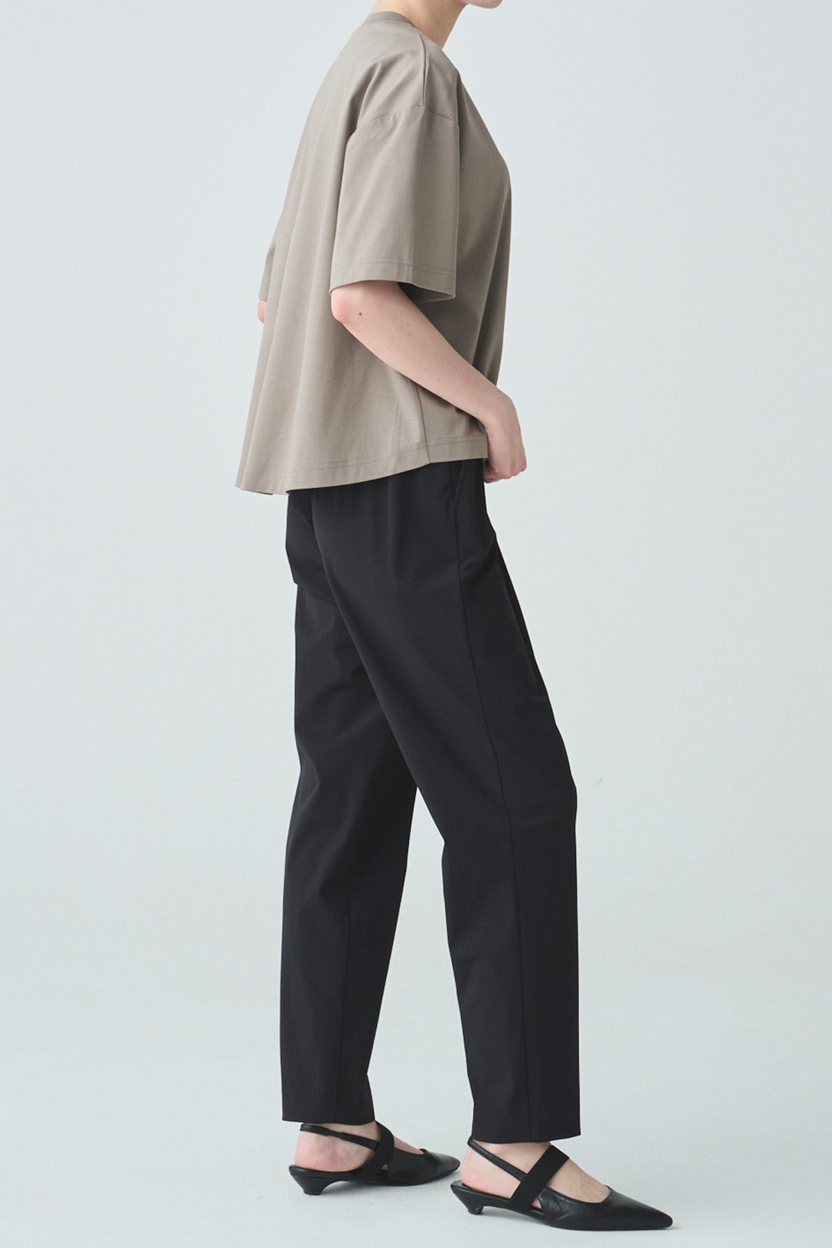ワンタックハイストレッチテーパードパンツ