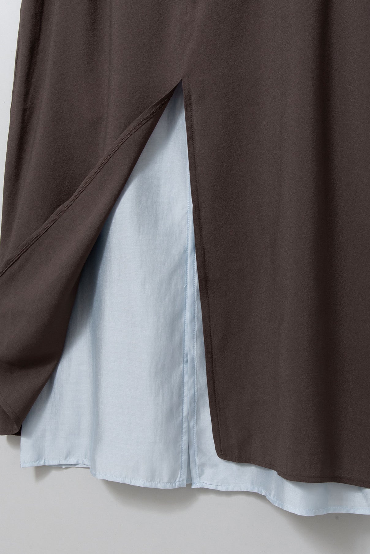 ishi バイカラーレイヤードスリットスカート