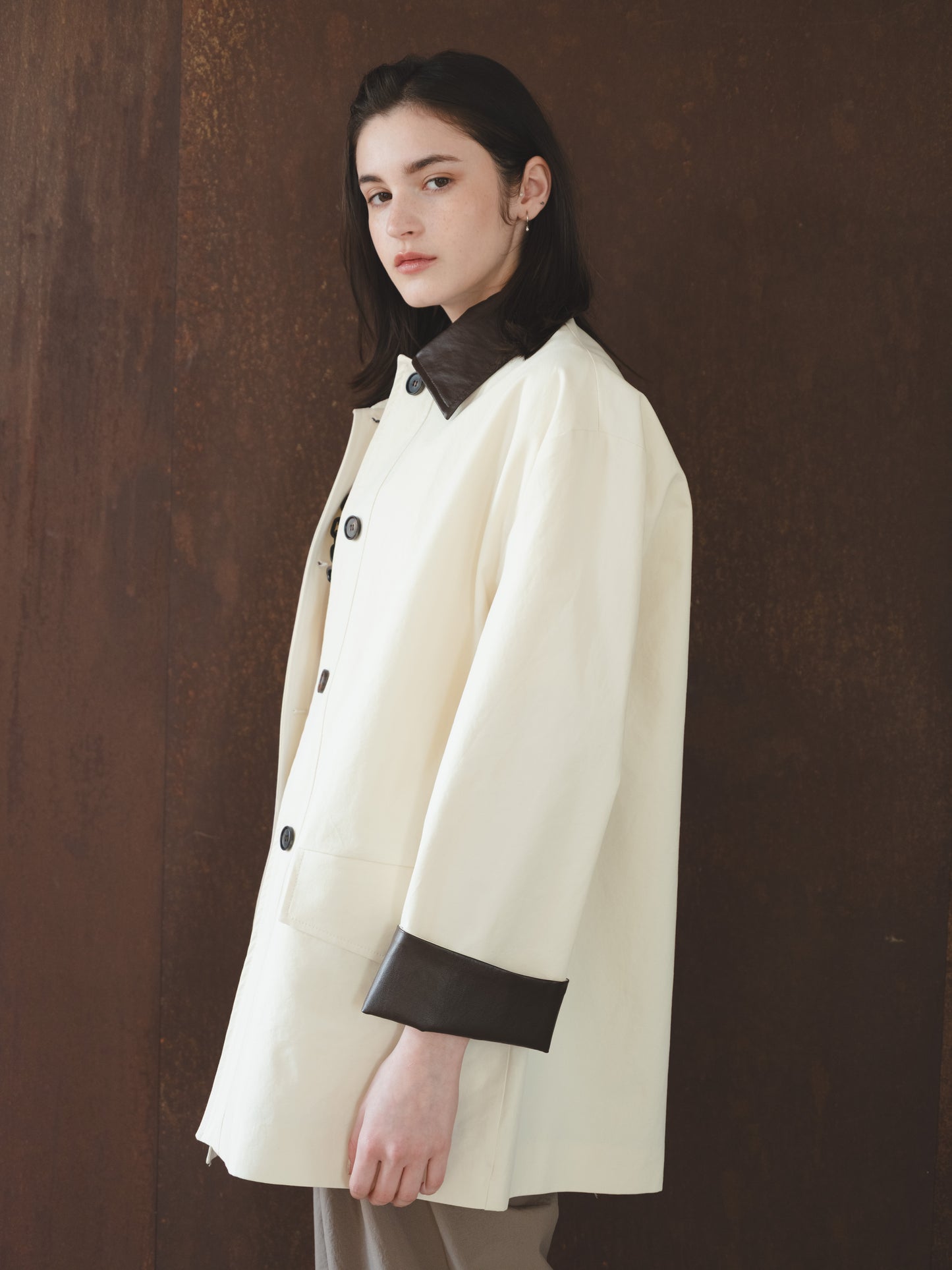 フェイクレザーアクセントミドル丈コート