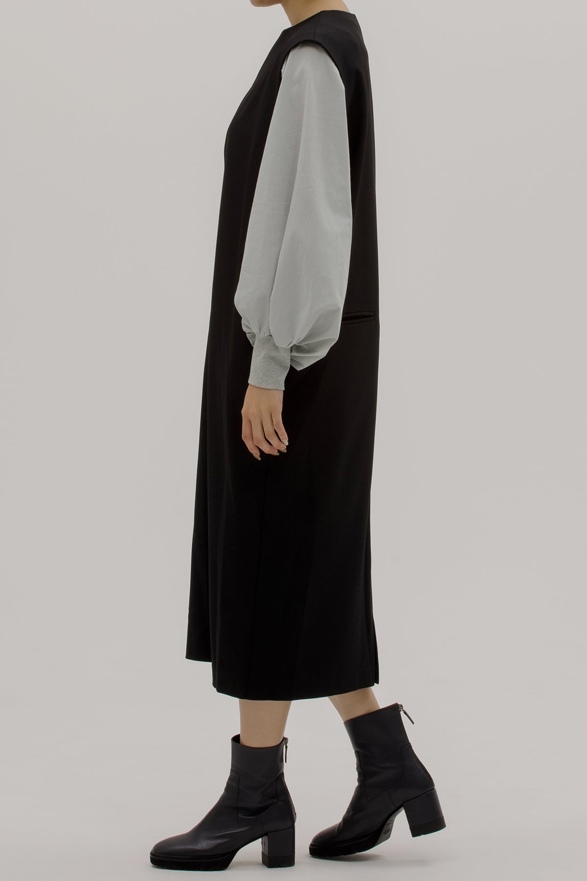 キーネックスリーブレスワンピース
