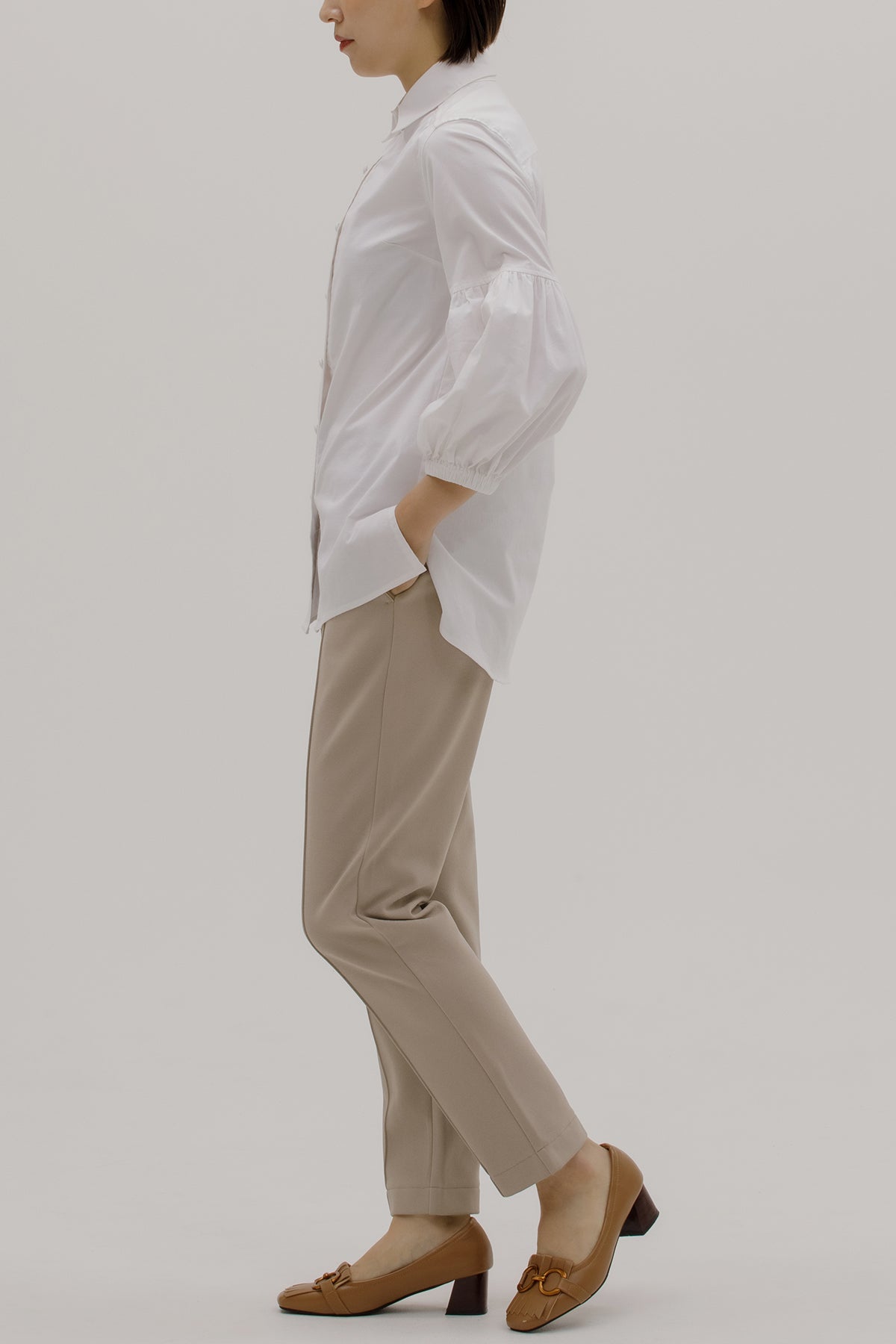 ピンタックテーパードパンツ