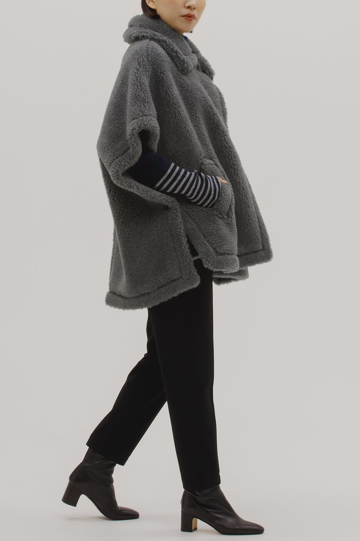 ピンタックテーパードパンツ