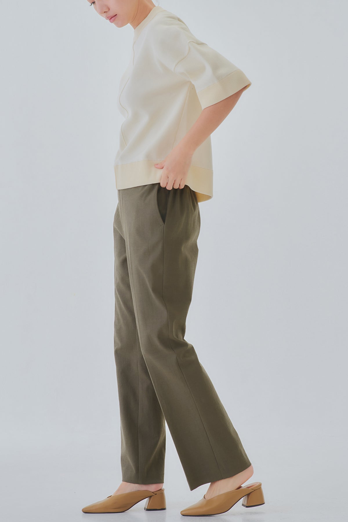 シェルタリングセンタープレスセミフレアパンツ