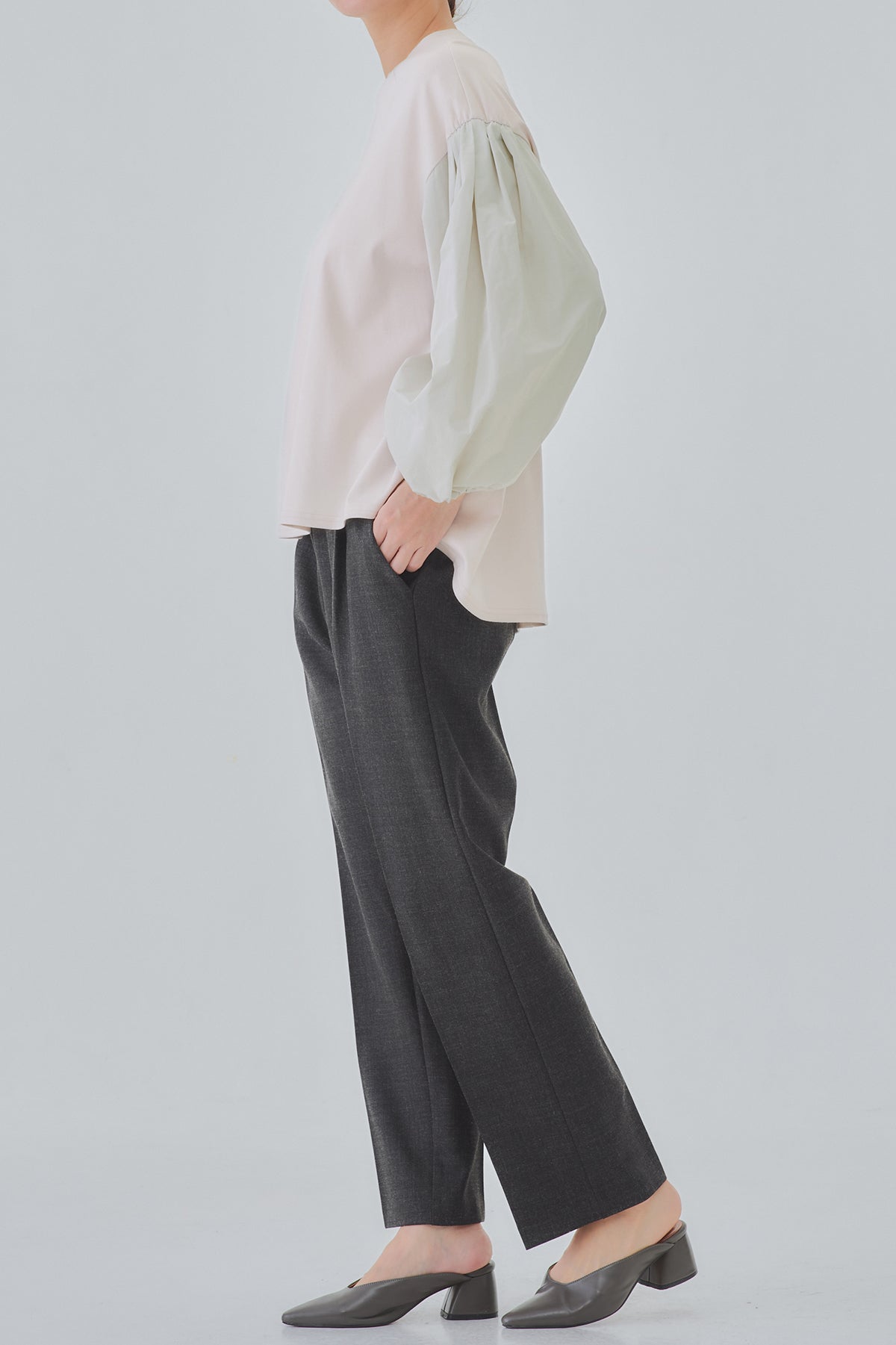ワンタックセミストレートパンツ
