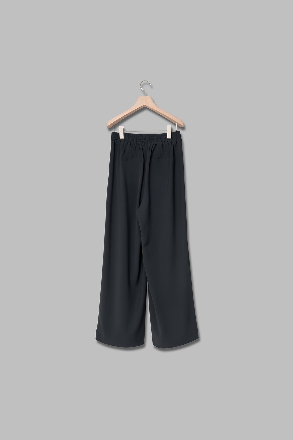 タック入りワイドパンツ