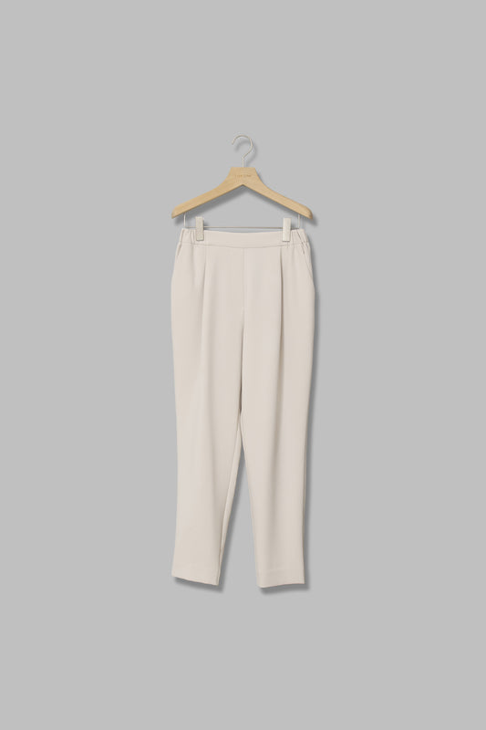 ストレッチタックテーパードパンツ