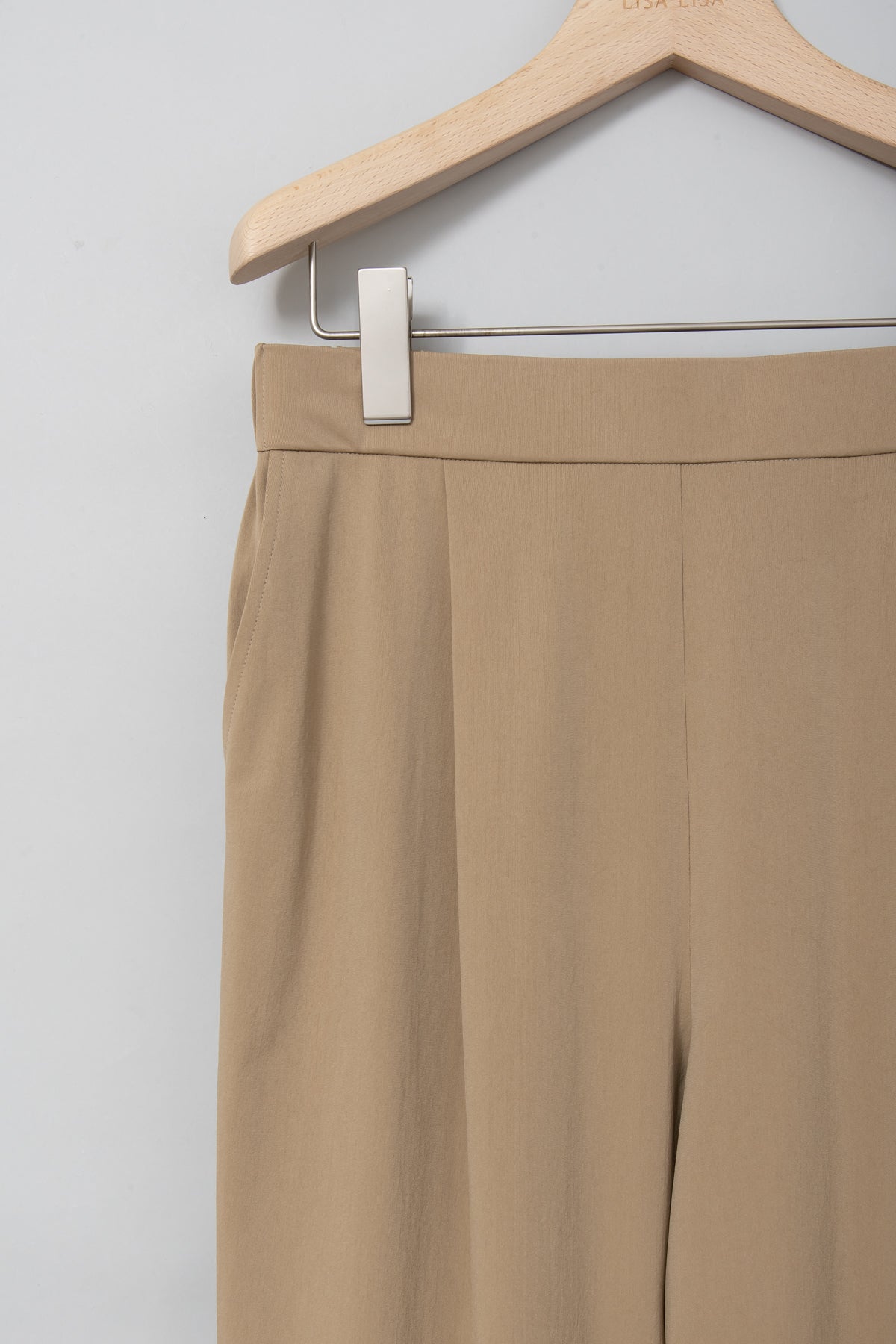 ワンタックハイストレッチテーパードパンツ