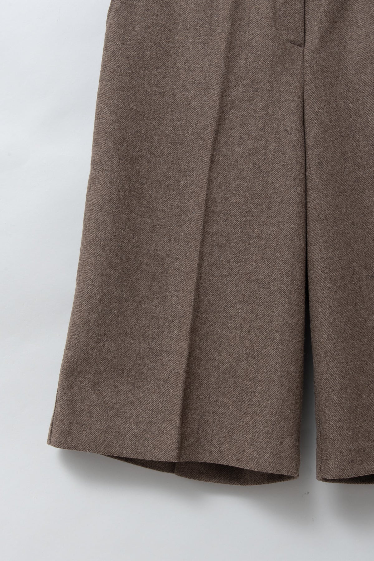 ヘリンボーンセンタープレスハーフパンツ