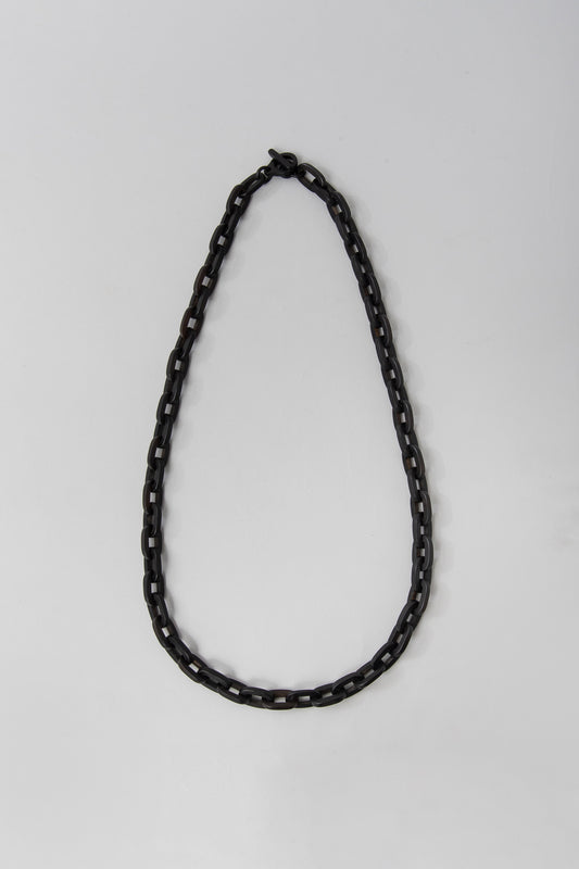 マットブラックオーバルチェーンホーンネックレス