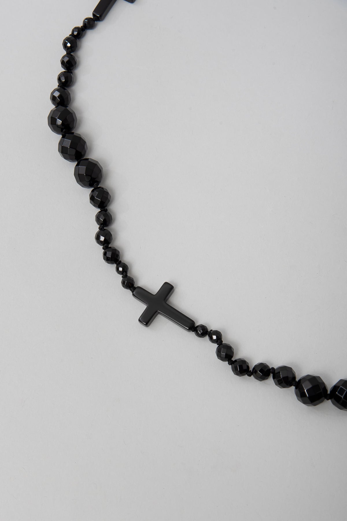 オニキスクロスモチーフネックレス