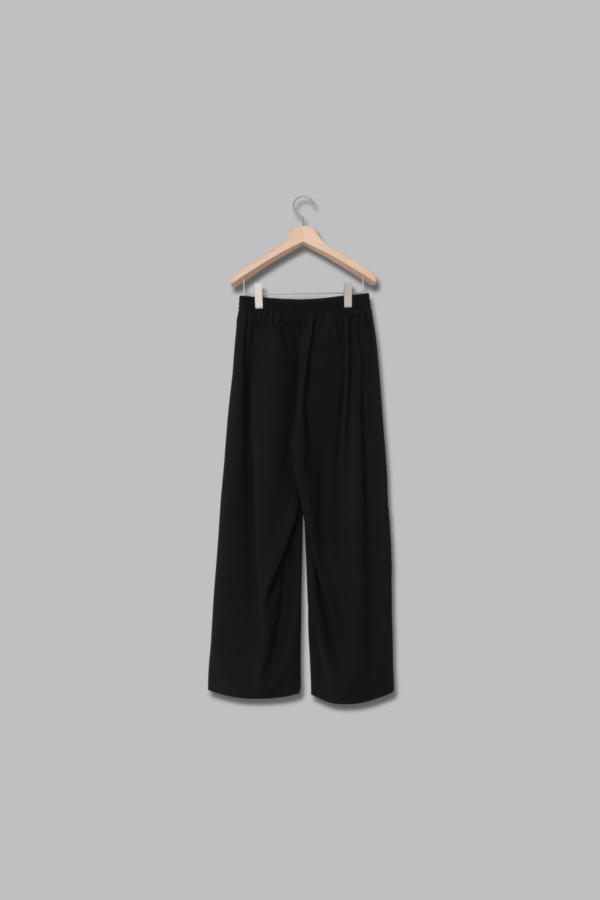 タック入りワイドパンツ
