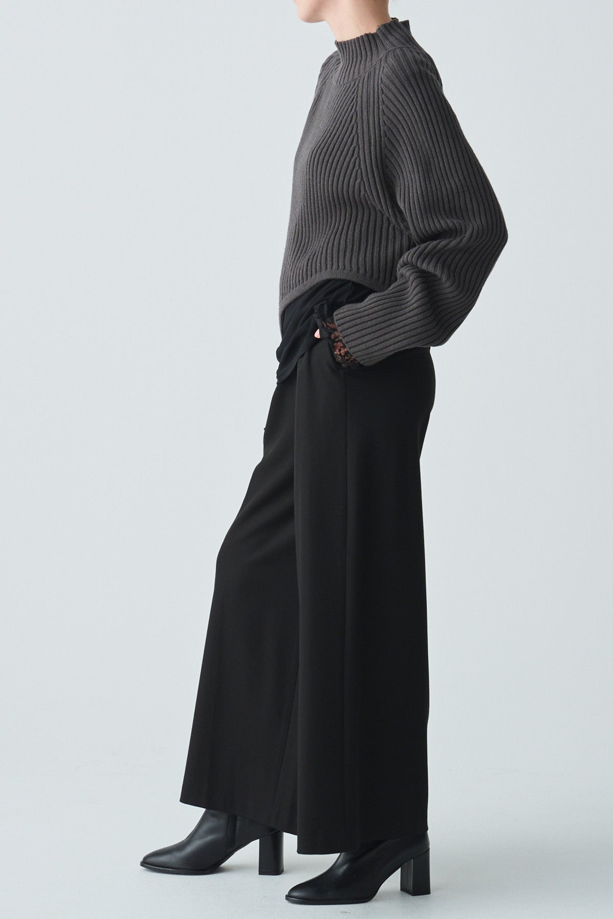 アシンメトリーデザインワイドリブニット