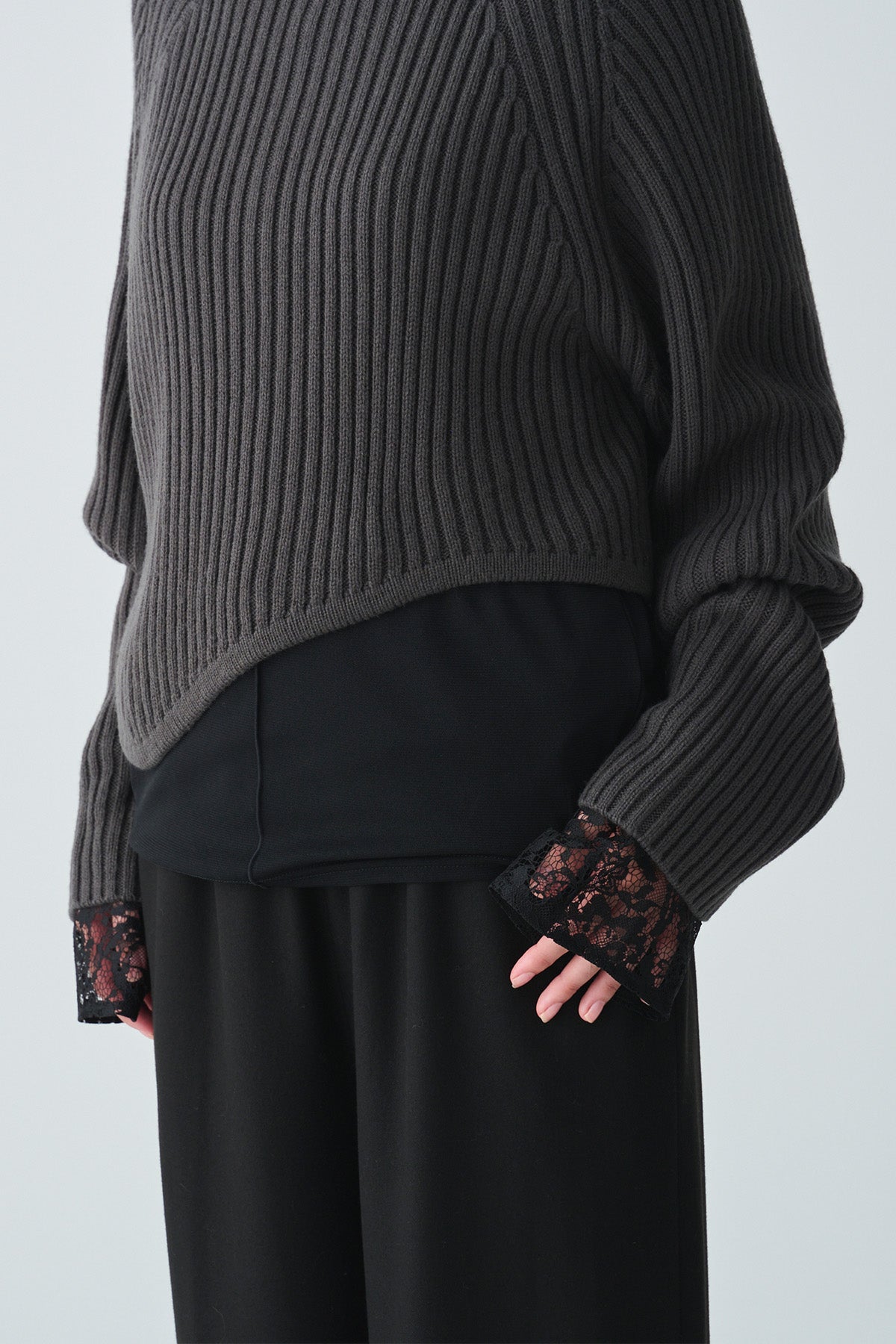 レースカフアクセントメッシュプルオーバー