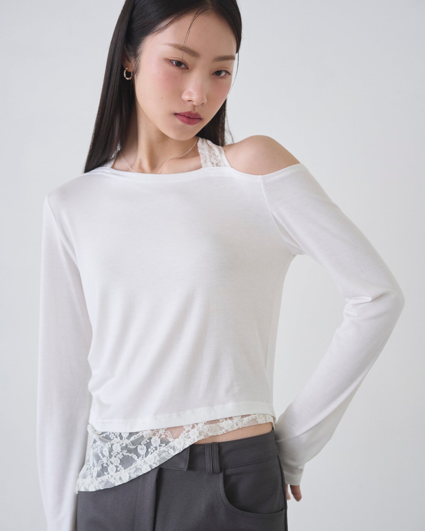 ishi レースアクセントホルダーネックカットソー