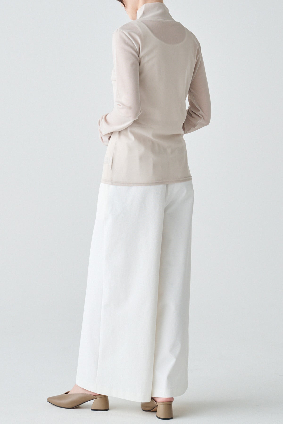 ハイネックメッシュプルオーバー