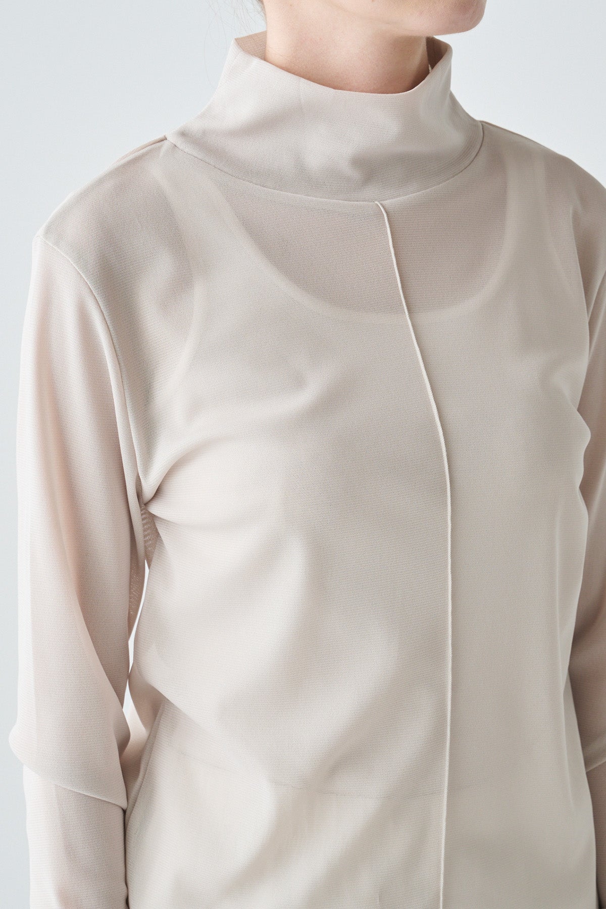 ハイネックメッシュプルオーバー