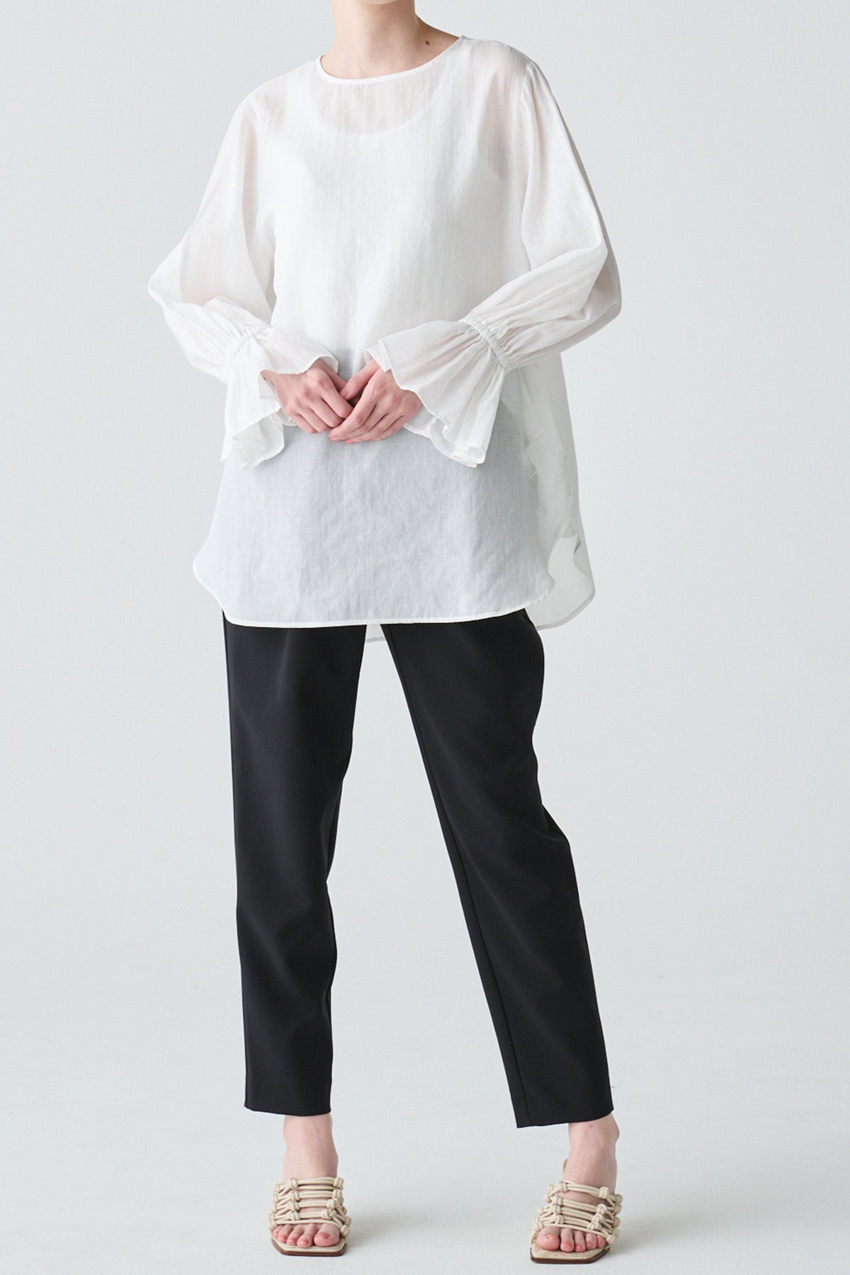 ストレッチタックテーパードパンツ