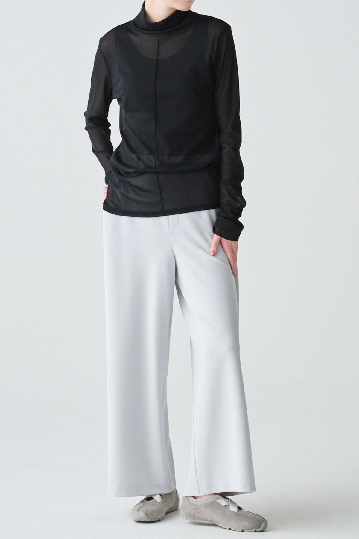 ハイネックメッシュプルオーバー