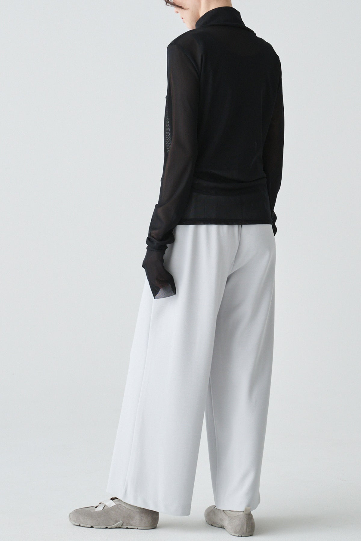 ハイネックメッシュプルオーバー