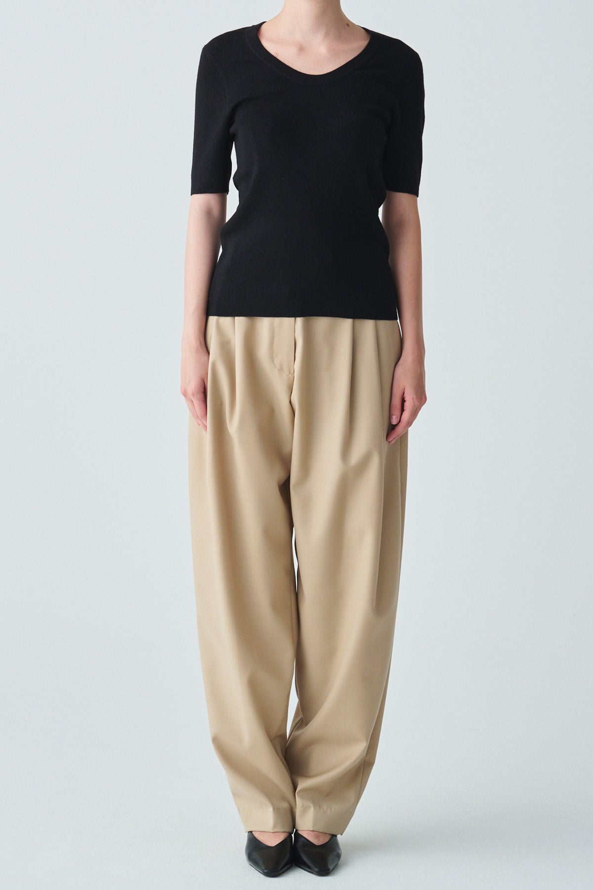 ishi ウール混スクープネックニット