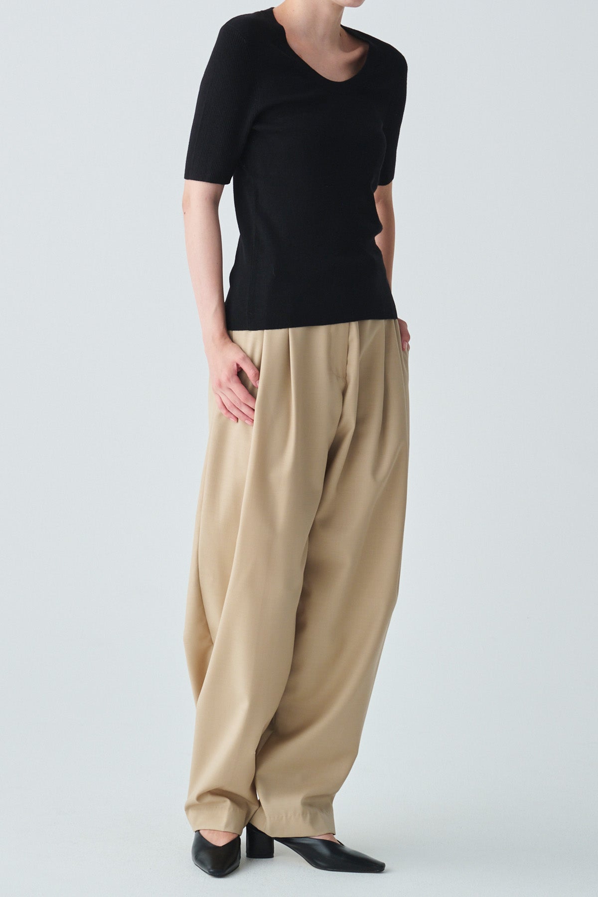 ishi ウール混スクープネックニット