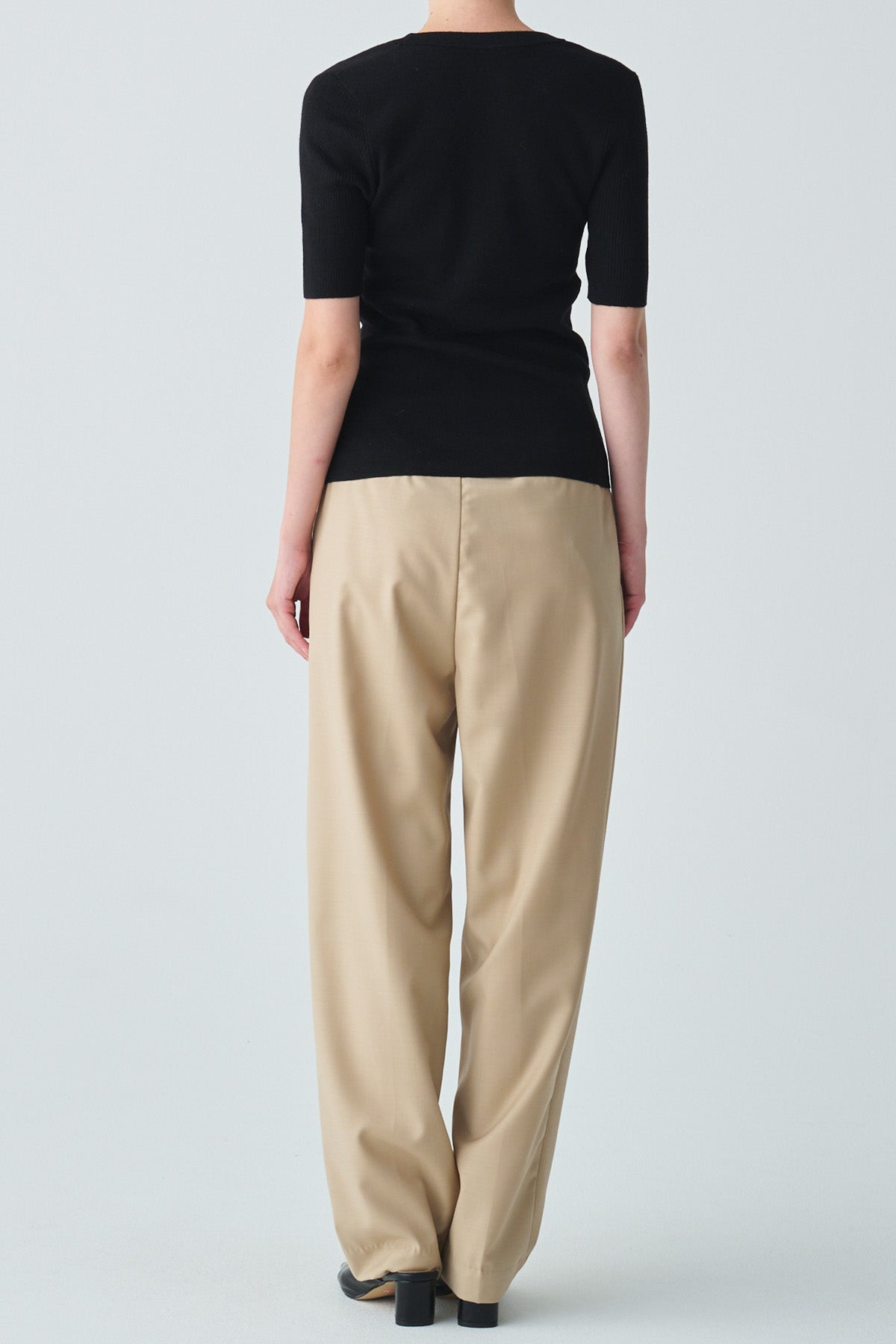 ishi ウール混スクープネックニット