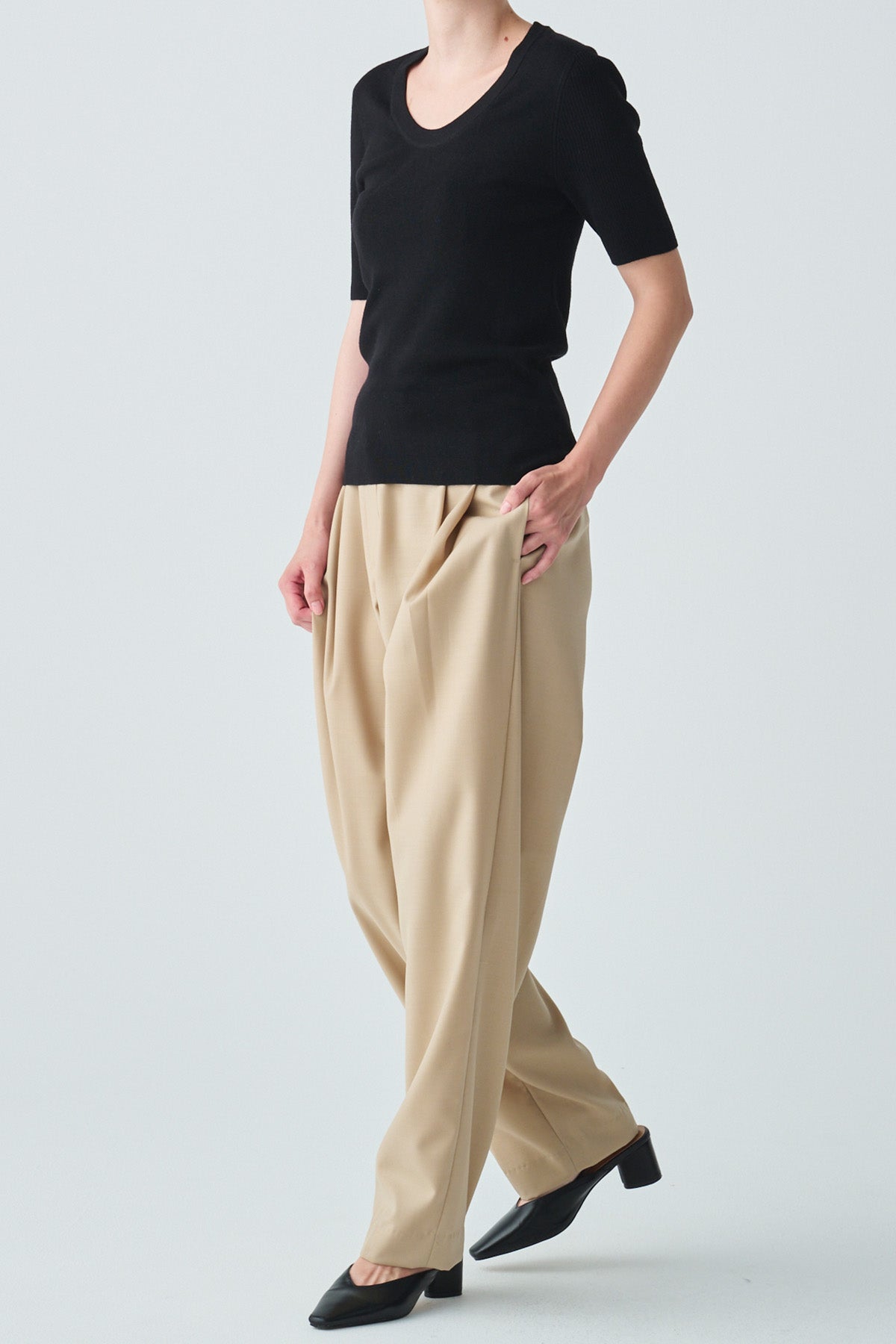 ishi ウール混スクープネックニット