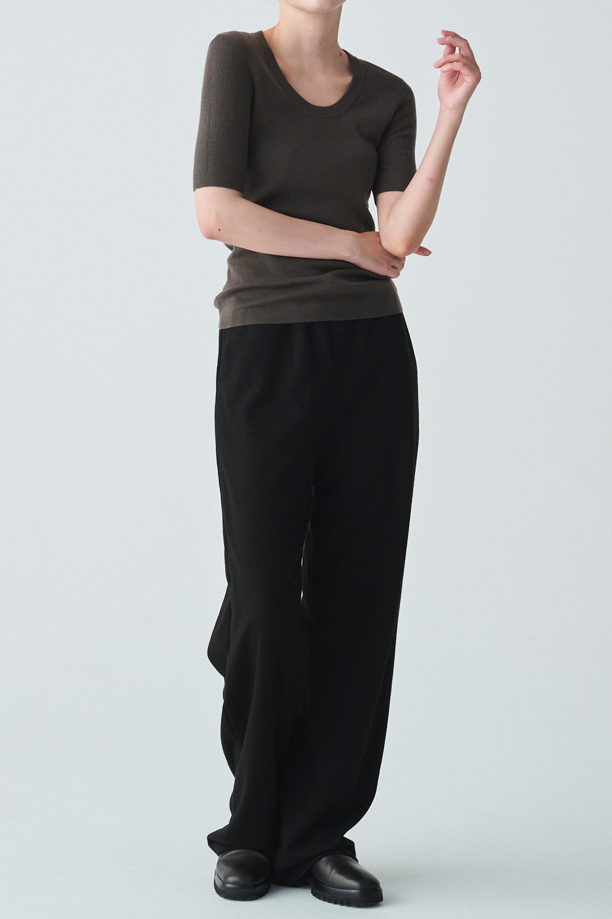 ishi ウール混スクープネックニット