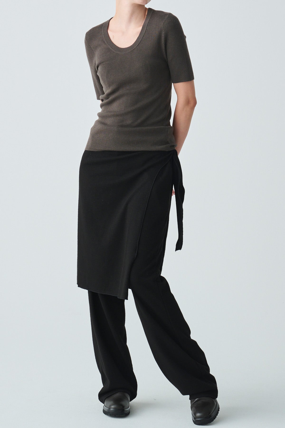 ishi ウール混スクープネックニット