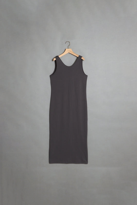 ishi Uバックネックスリーブレスワンピース