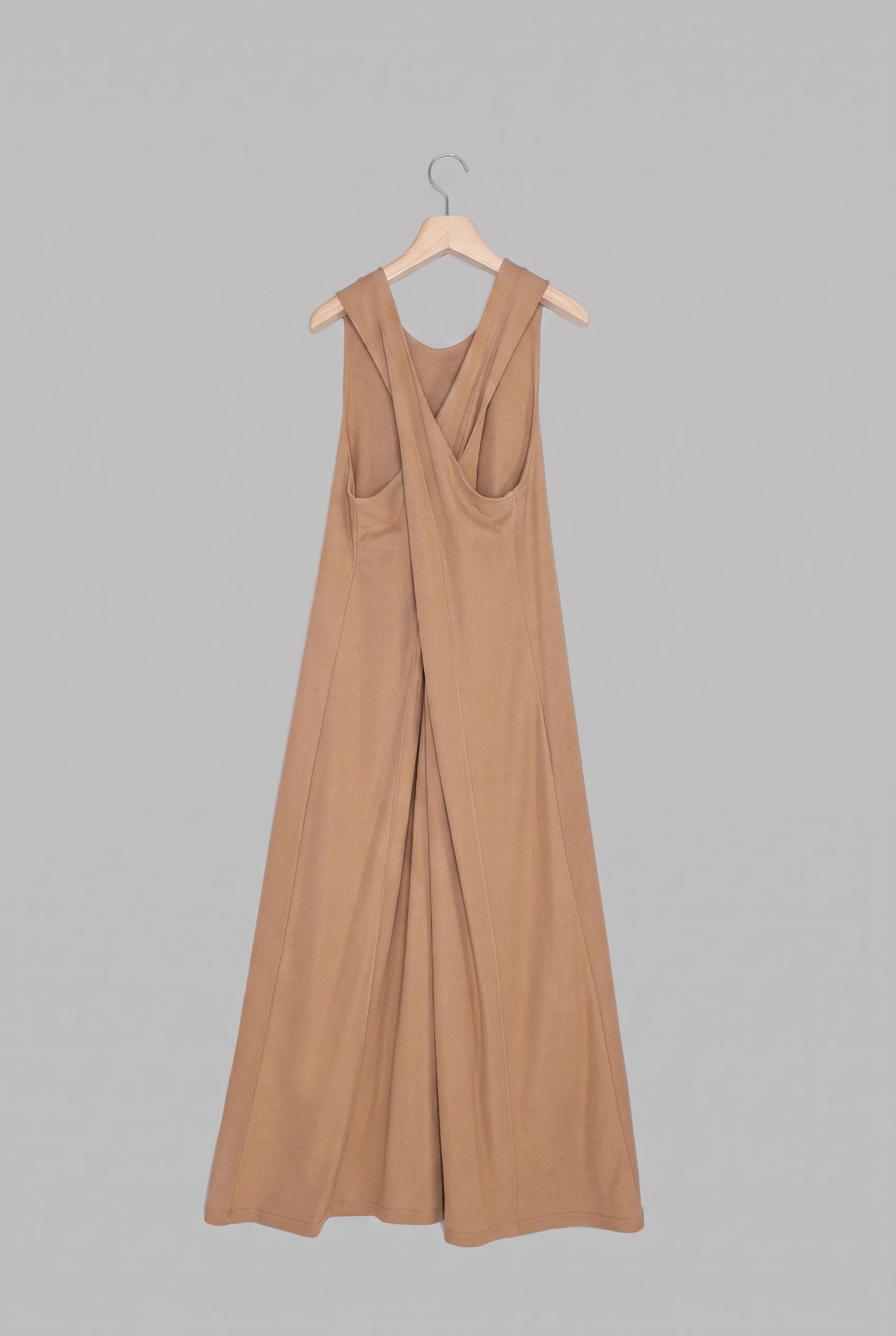 ishi バッククロススリーブレスワンピース