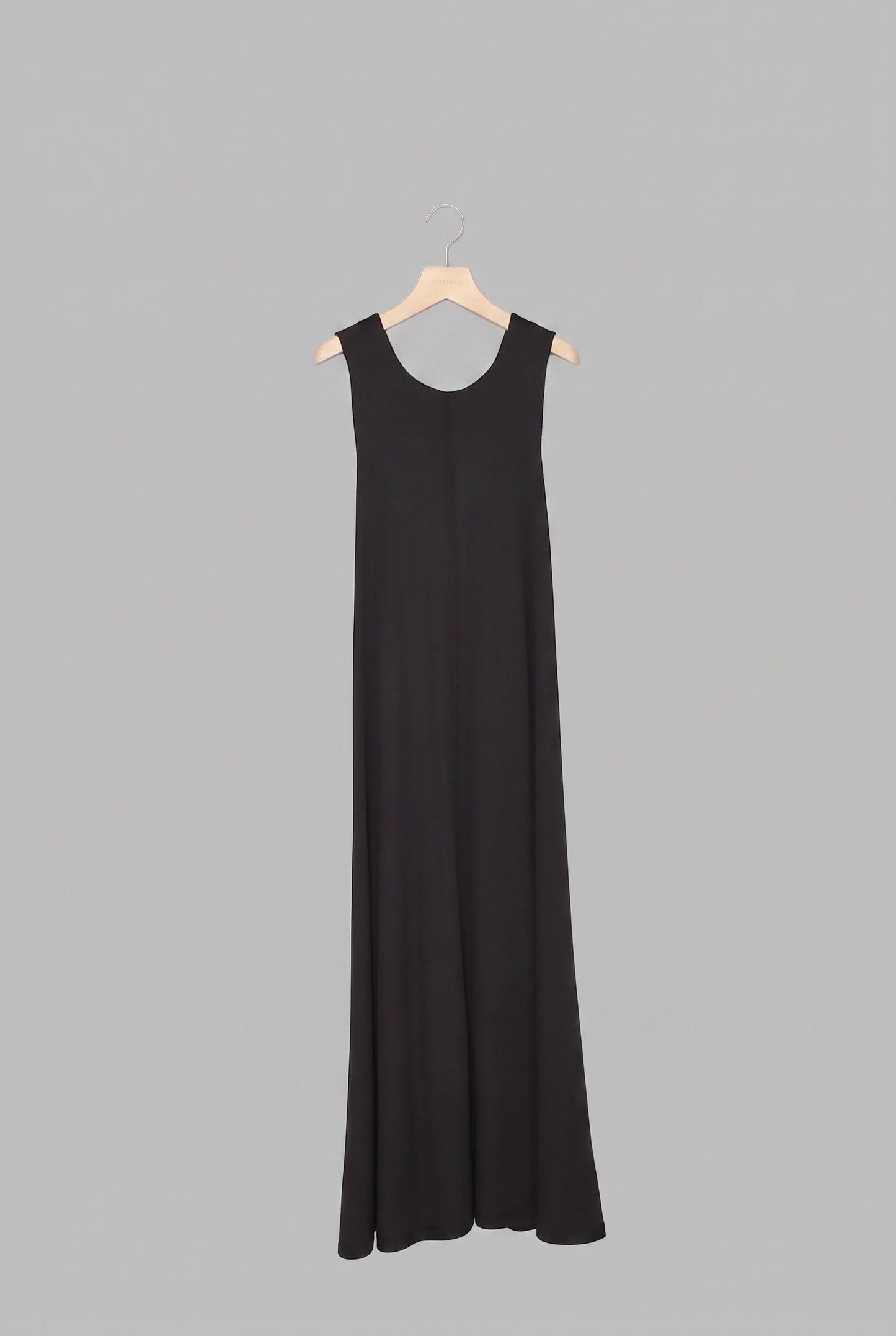 ishi バッククロススリーブレスワンピース