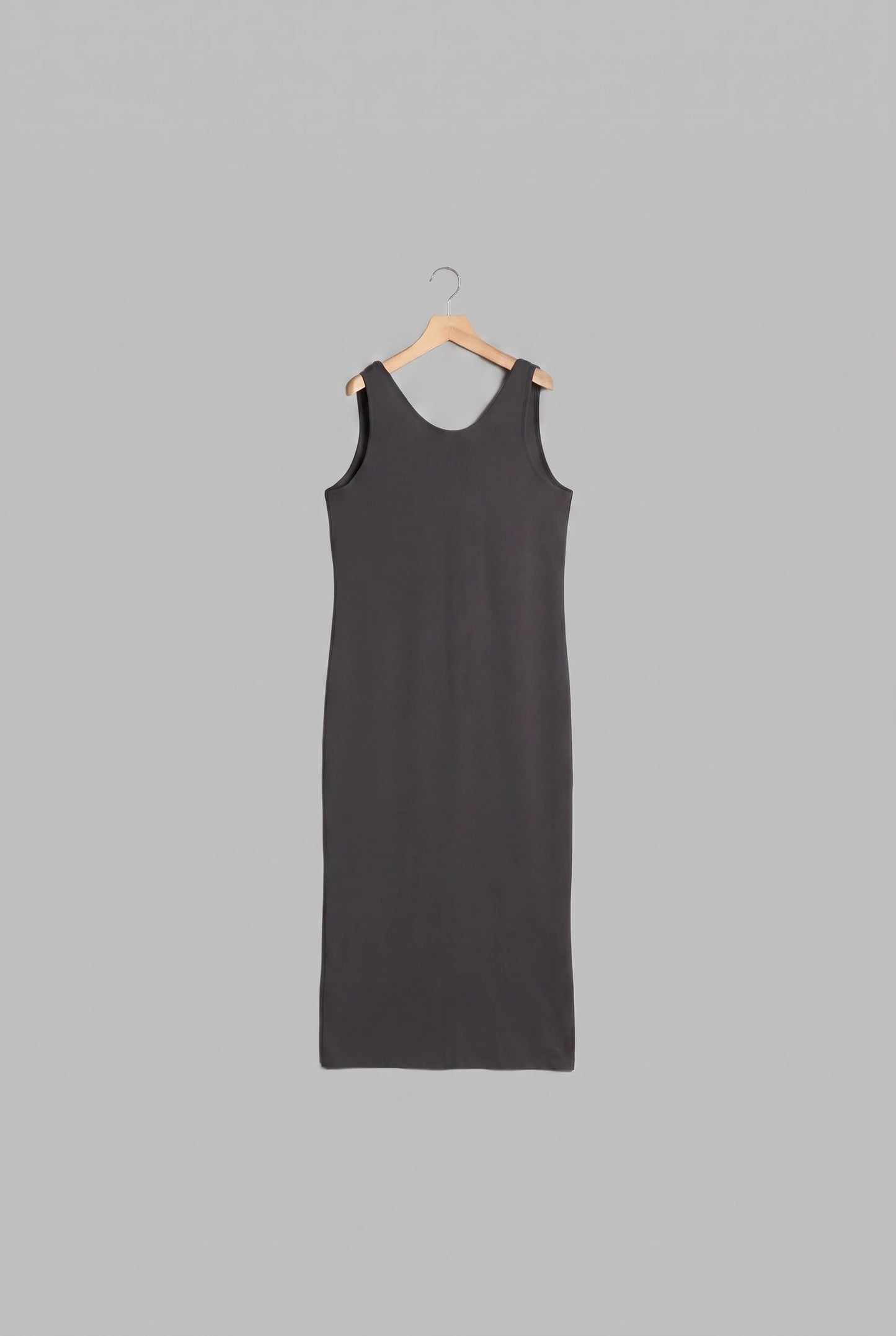 ishi Uバックネックスリーブレスワンピース
