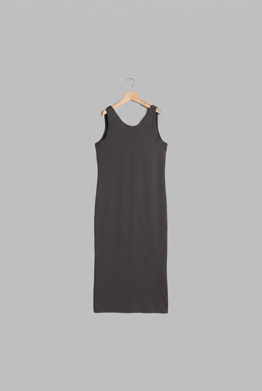 ishi Uバックネックスリーブレスワンピース